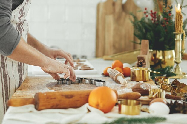 Kucharz przygotowujący potrawę
